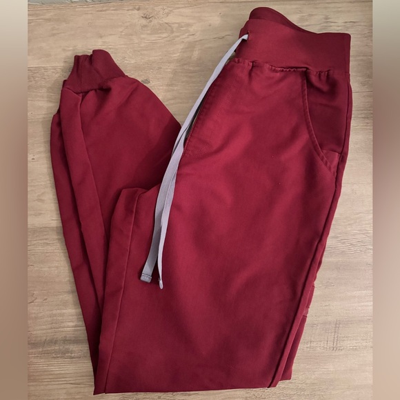 Figs Burgundy Scrub Set - Picture 3 of 6